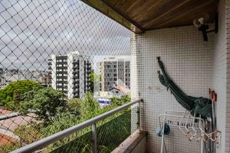 Apartamento à venda com 238m², 3 quartos e 2 vagas Apartamento à venda com 238m², 3 quartos e 2 vagasSacada da Suíte