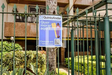 Apartamento à venda com 238m², 3 quartos e 2 vagas Apartamento à venda com 238m², 3 quartos e 2 vagasPlaquinha instalada na fachada