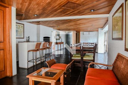 Apartamento à venda com 238m², 3 quartos e 2 vagas Apartamento à venda com 238m², 3 quartos e 2 vagasÁrea comum - Salão de festas