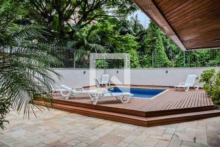 Apartamento à venda com 238m², 3 quartos e 2 vagas Apartamento à venda com 238m², 3 quartos e 2 vagasÁrea comum - Piscina