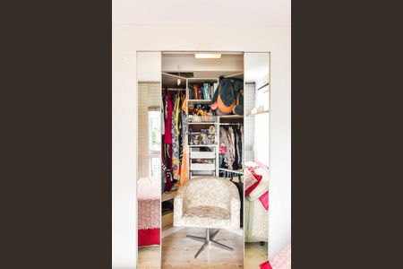 Apartamento à venda com 238m², 3 quartos e 2 vagas Apartamento à venda com 238m², 3 quartos e 2 vagasQuarto 1/Closet