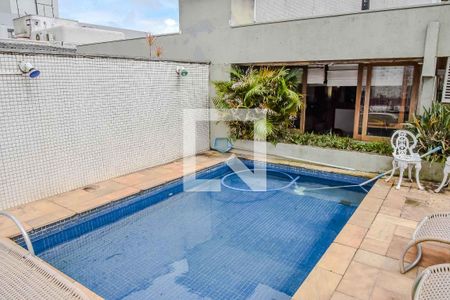 Apartamento à venda com 238m², 3 quartos e 2 vagas Apartamento à venda com 238m², 3 quartos e 2 vagasCobertura/Piscina