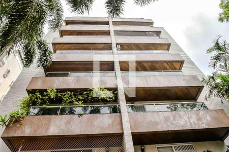 Apartamento à venda com 238m², 3 quartos e 2 vagas Apartamento à venda com 238m², 3 quartos e 2 vagasFachada
