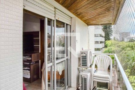 Apartamento à venda com 238m², 3 quartos e 2 vagas Apartamento à venda com 238m², 3 quartos e 2 vagasSacada da Suíte