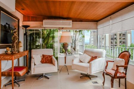 Apartamento à venda com 238m², 3 quartos e 2 vagas Apartamento à venda com 238m², 3 quartos e 2 vagasSala