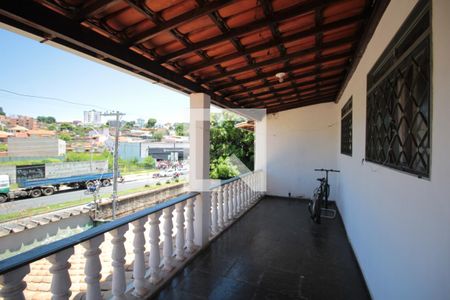 Casa à venda com 280m², 4 quartos e 5 vagasVaranda