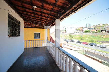 Casa à venda com 280m², 4 quartos e 5 vagasVaranda