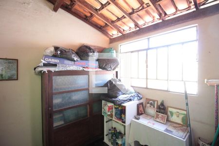 Casa à venda com 280m², 4 quartos e 5 vagasEscritório