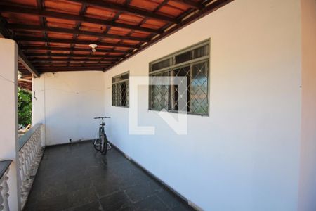 Casa à venda com 280m², 4 quartos e 5 vagasVaranda