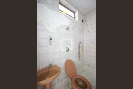 Casa à venda com 280m², 4 quartos e 5 vagasBanheiro de Serviço