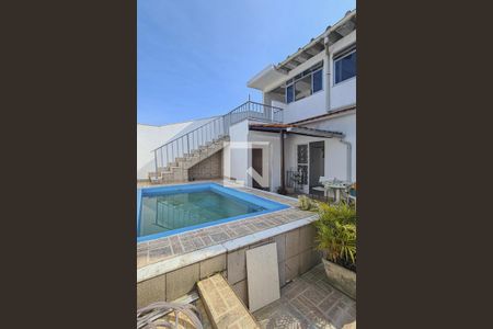 Casa à venda com 70m², 3 quartos e 1 vagaPiscina