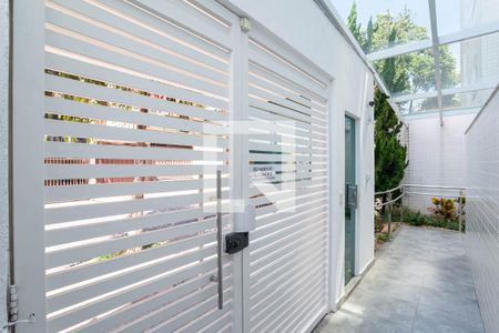 Apartamento à venda com 117m², 4 quartos e 2 vagas Apartamento à venda com 117m², 4 quartos e 2 vagasEntrada