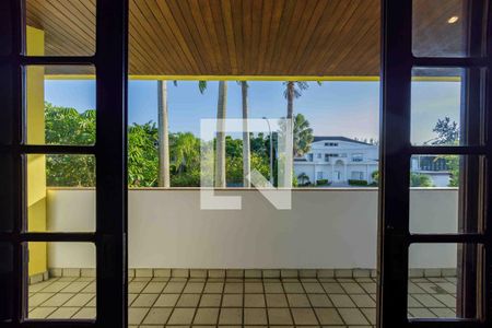 Casa de condomínio à venda com 900m², 6 quartos e 3 vagasSuíte 4 Varanda