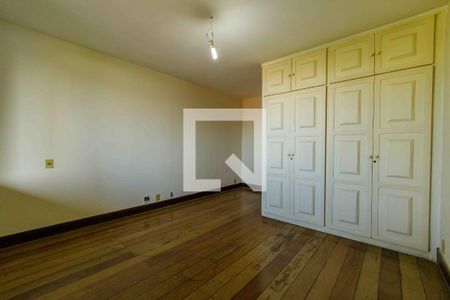 Casa de condomínio à venda com 900m², 6 quartos e 3 vagasQuarto 1