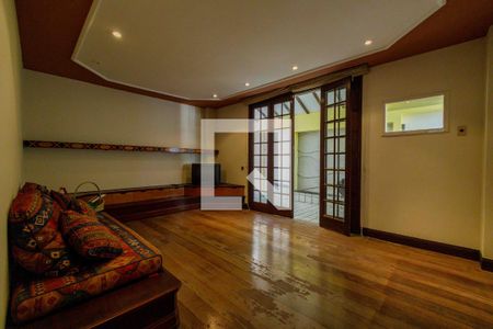 Casa de condomínio à venda com 900m², 6 quartos e 3 vagasSala Privativa