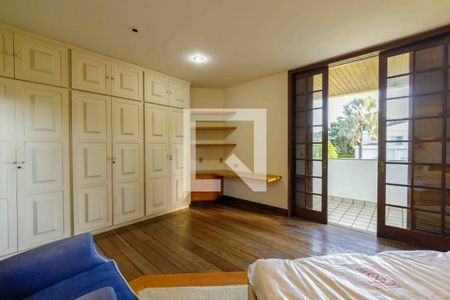 Casa de condomínio à venda com 900m², 6 quartos e 3 vagasSuíte 5