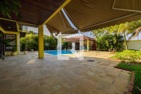 Casa de condomínio à venda com 900m², 6 quartos e 3 vagasQuintal