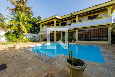 Casa de condomínio à venda com 900m², 6 quartos e 3 vagasQuintal