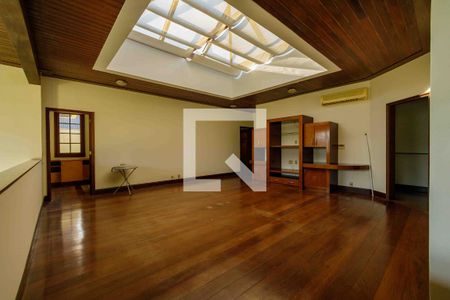 Casa de condomínio à venda com 900m², 6 quartos e 3 vagasSala 2