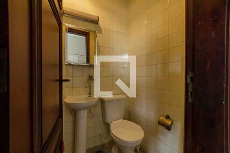 Casa de condomínio à venda com 900m², 6 quartos e 3 vagasBanheiro de Serviço