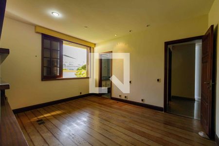 Casa de condomínio à venda com 900m², 6 quartos e 3 vagasSuíte 1