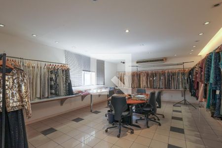 Casa para alugar com 400m², 10 quartos e 8 vagas Casa para alugar com 400m², 10 quartos e 8 vagasSala