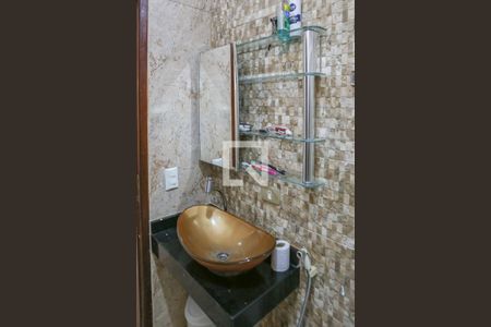 Casa à venda com 150m², 8 quartos e 2 vagasBanheiro Social 1