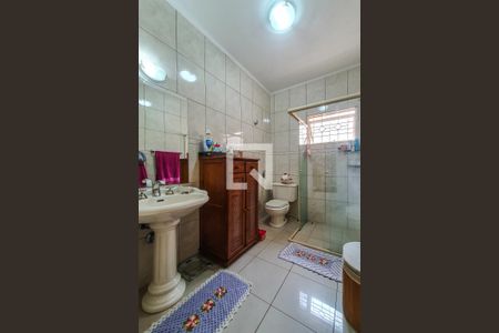 Casa à venda com 325m², 4 quartos e 6 vagas Casa à venda com 325m², 4 quartos e 6 vagasQuarto 2 suite banheiro