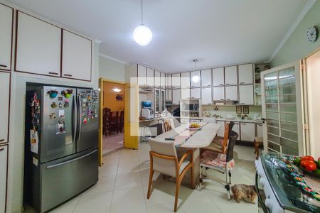 Casa à venda com 325m², 4 quartos e 6 vagas Casa à venda com 325m², 4 quartos e 6 vagascozinha