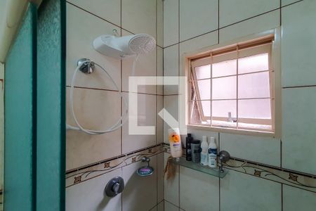 Casa à venda com 325m², 4 quartos e 6 vagas Casa à venda com 325m², 4 quartos e 6 vagasQuarto 1 suite banheiro