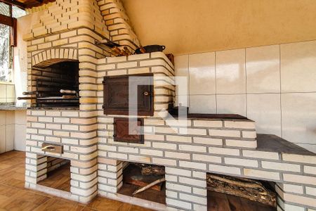 Casa à venda com 325m², 4 quartos e 6 vagas Casa à venda com 325m², 4 quartos e 6 vagasChurrasqueira