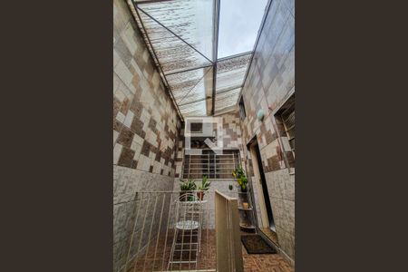 Casa à venda com 325m², 4 quartos e 6 vagas Casa à venda com 325m², 4 quartos e 6 vagasJardim Inverno para garagem