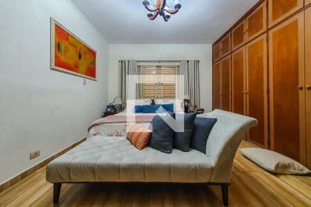 Casa à venda com 325m², 4 quartos e 6 vagas Casa à venda com 325m², 4 quartos e 6 vagasQuarto 2 suite