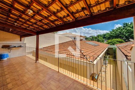 Casa à venda com 325m², 4 quartos e 6 vagas Casa à venda com 325m², 4 quartos e 6 vagasÁrea comum - Churrasqueira