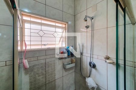 Casa à venda com 325m², 4 quartos e 6 vagas Casa à venda com 325m², 4 quartos e 6 vagasQuarto 2 suite banheiro