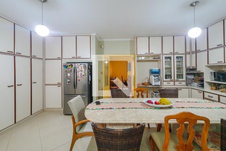 Casa à venda com 325m², 4 quartos e 6 vagas Casa à venda com 325m², 4 quartos e 6 vagascozinha