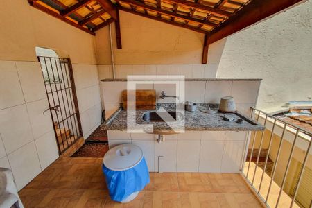 Casa à venda com 325m², 4 quartos e 6 vagas Casa à venda com 325m², 4 quartos e 6 vagasÁrea comum - Churrasqueira