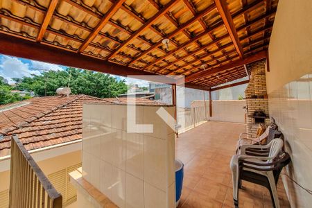 Casa à venda com 325m², 4 quartos e 6 vagas Casa à venda com 325m², 4 quartos e 6 vagasÁrea comum - Churrasqueira