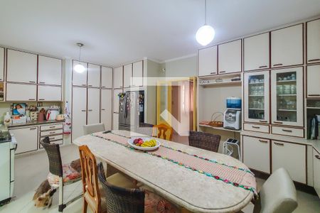 Casa à venda com 325m², 4 quartos e 6 vagas Casa à venda com 325m², 4 quartos e 6 vagascozinha