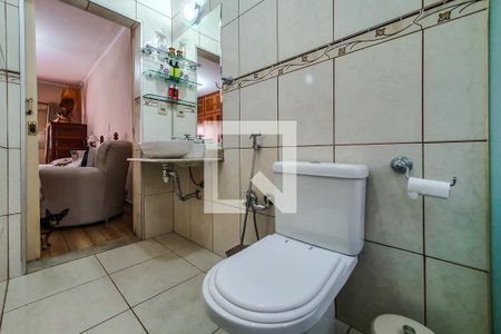 Casa à venda com 325m², 4 quartos e 6 vagas Casa à venda com 325m², 4 quartos e 6 vagasQuarto 1 suite banheiro