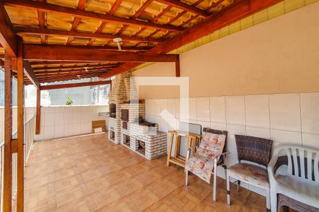 Casa à venda com 325m², 4 quartos e 6 vagas Casa à venda com 325m², 4 quartos e 6 vagasÁrea comum - Churrasqueira