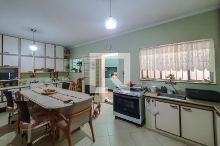 Casa à venda com 325m², 4 quartos e 6 vagas Casa à venda com 325m², 4 quartos e 6 vagascozinha