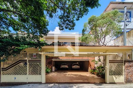 Casa à venda com 325m², 4 quartos e 6 vagas Casa à venda com 325m², 4 quartos e 6 vagasFachada do Prédio