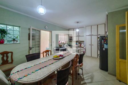 Casa à venda com 325m², 4 quartos e 6 vagas Casa à venda com 325m², 4 quartos e 6 vagascozinha