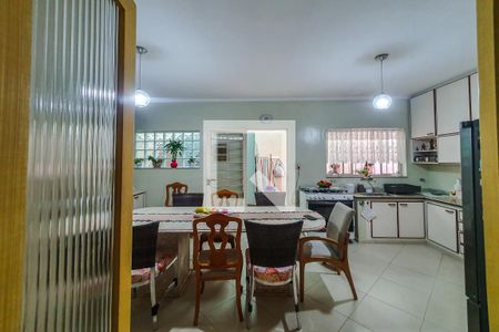 Casa à venda com 325m², 4 quartos e 6 vagas Casa à venda com 325m², 4 quartos e 6 vagascozinha
