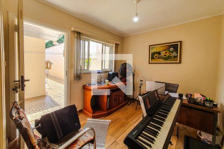 Casa à venda com 325m², 4 quartos e 6 vagas Casa à venda com 325m², 4 quartos e 6 vagasSala Serviço