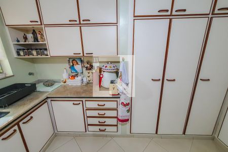 Casa à venda com 325m², 4 quartos e 6 vagas Casa à venda com 325m², 4 quartos e 6 vagascozinha