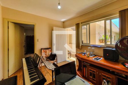 Casa à venda com 325m², 4 quartos e 6 vagas Casa à venda com 325m², 4 quartos e 6 vagasSala Serviço