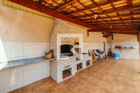 Casa à venda com 325m², 4 quartos e 6 vagas Casa à venda com 325m², 4 quartos e 6 vagasÁrea comum - Churrasqueira