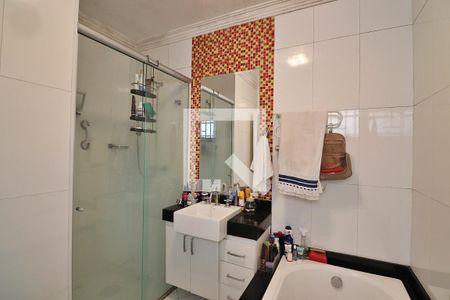 Casa à venda com 198m², 3 quartos e 4 vagasSuíte 1 - Banheiro